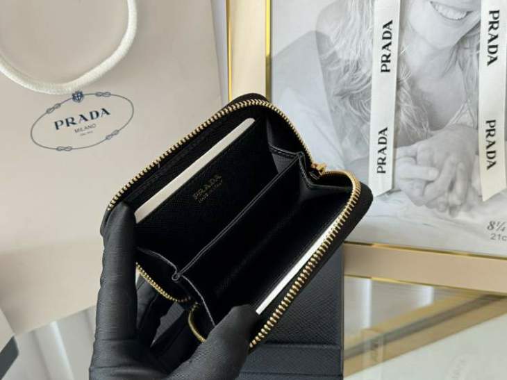 Picture of Prada Wallets _SKUfw176503511fw